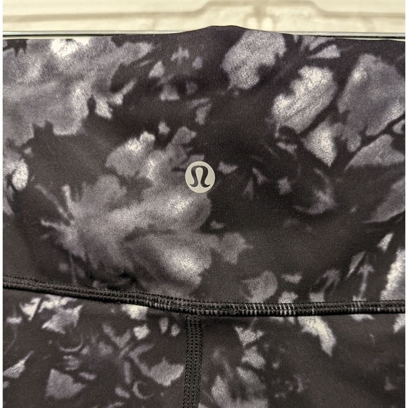 Lululemon Sunshine Salutation Crop in Dusk Dye White Black Size 10 - Picture 5 of 8